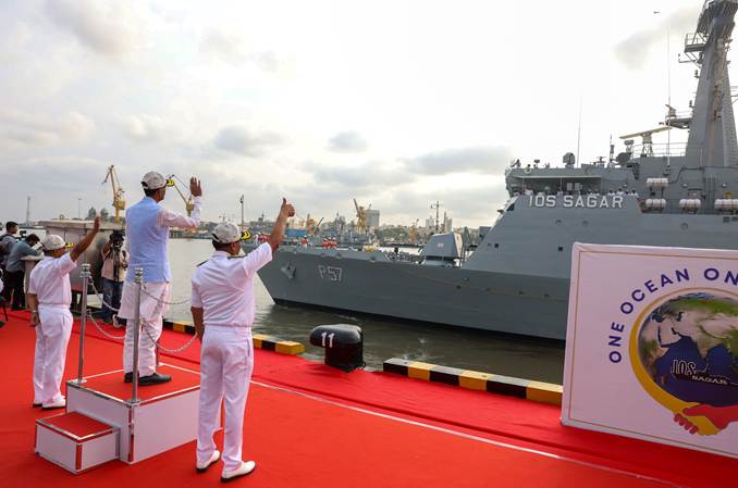 State Defence Minister Flags Off IOS SAGAR from Mumbai